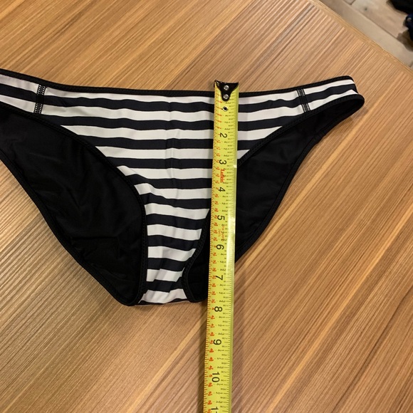 Lululemon surf to sand reversible bikini 6 - Picture 11 of 11